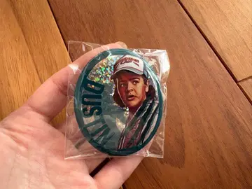 [ 새상품 ] 기묘한 이야기 더스틴 홀로그램 캔뱃지