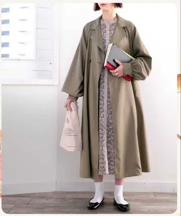 매니쉬하게 완성. 볼륨 슬리브 롱 트렌치코트 여성용 베이지