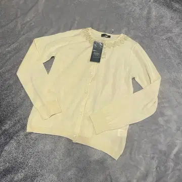 미사용 새상품 정가 19,000엔 크림색 긴팔 가디건 울