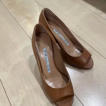 PELLICO 브라운 오픈토 하이힐