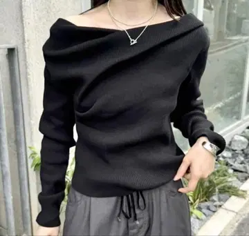 mystic 오프숄더 립 니트