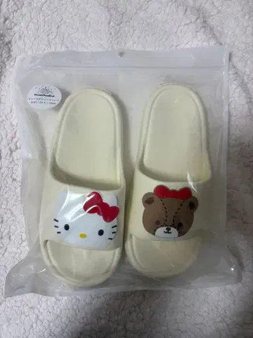 산리오 퓨로랜드 키티 타이니참 샌들