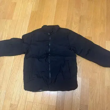 겨울에 두꺼워지는 블랙 다운 자켓 L 사이즈