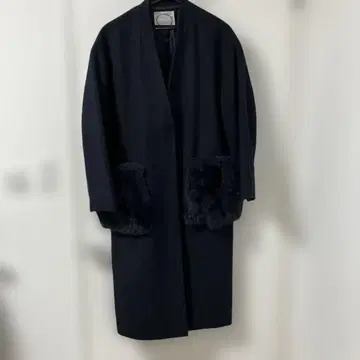 TETI 네이비 퍼 롱 코트 체스터