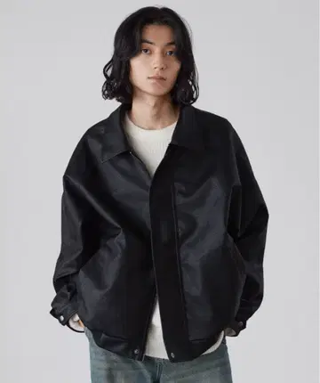 [ LUENNA ] 레귤러 칼라 지퍼 인조 가죽 블루종