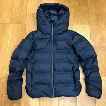 유니클로 심리스 다운 네이비 S 사이즈