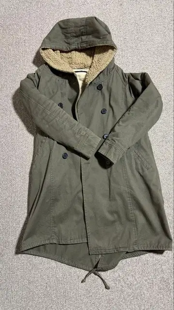 KBF 후드 부착 올리브 모즈 코트