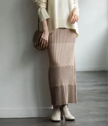 노블 랜덤 바이컬러 리브 니트 스커트 베이지