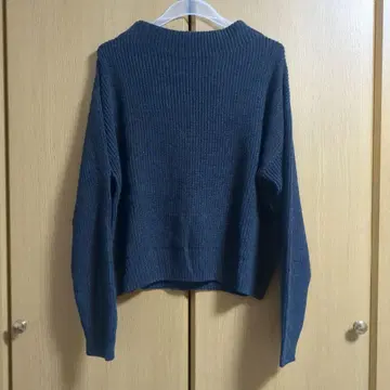 DRESS HERSELF 다크 그레이 니트 스웨터