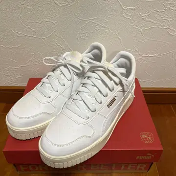 PUMA 화이트 스니커즈