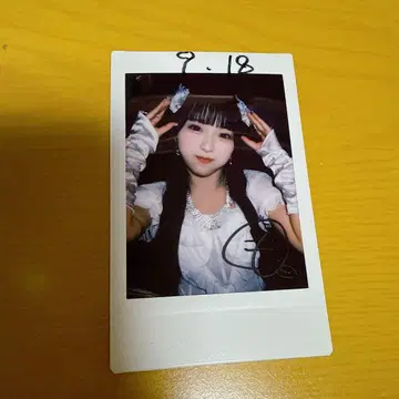 모치즈키 모모 폴라로이드 사인 포함