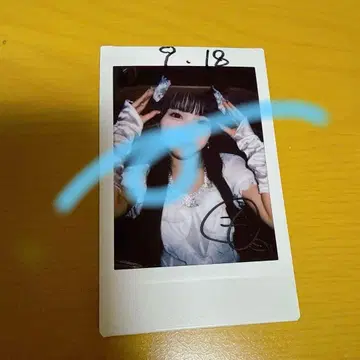 모치즈키 모모 폴라로이드 사인 포함