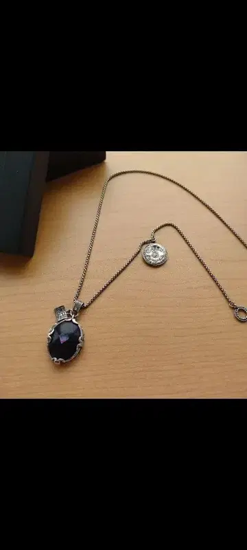 Gem Kingdom 오벌 탑에 하트형 보석 세공 목걸이