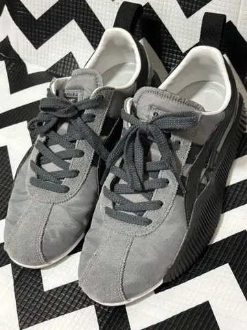 컨디션 최상 오니츠카타이거 그레이 스웨이드 메쉬 스니커즈
