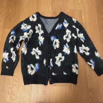 꽃무늬 V넥 가디건