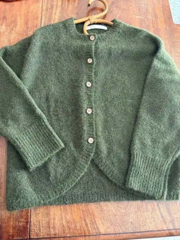 On y Vida 올리브 그린 가디건