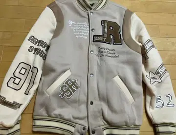 자수 들어간 베이지 바시티 자켓