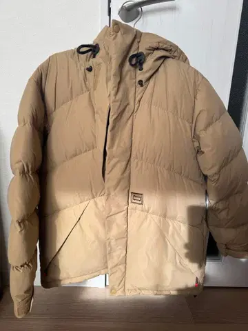 울리치/베이지 다운 자켓 후드 부착