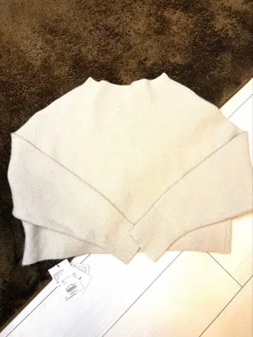 Apart by CN 라쿤 네이비 보트넥 풀오버 니트 베이지