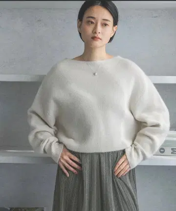 Apart by CN 라쿤 네이비 보트넥 풀오버 니트 아이보리