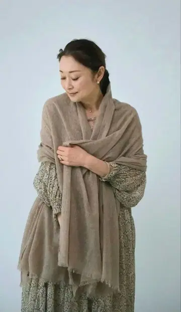 허그아워 캐시미어 거즈 스톨