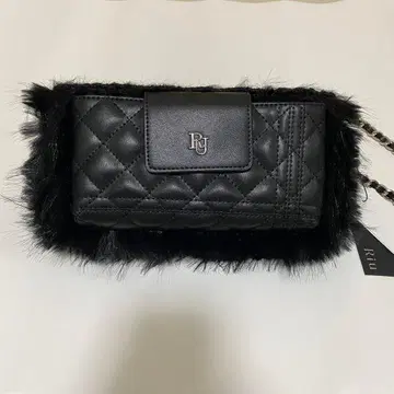 미사용 새상품 Riu 퍼 숄더백 블랙