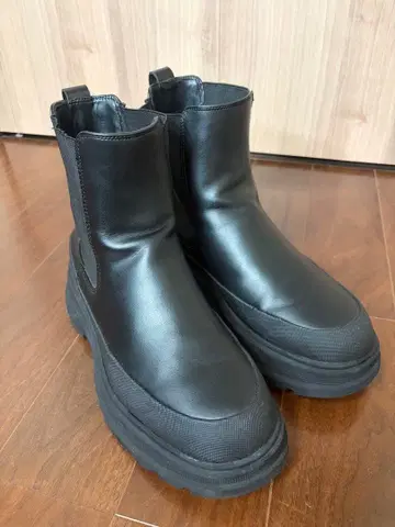 [ 새상품급 ] ZARA 블랙 가죽 사이드 고어 부츠 통굽