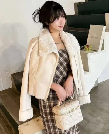 페이크 무스탕 자켓