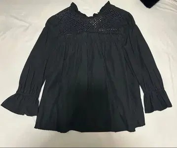 Rirandture 리랜드트루 블랙 프릴 소매 셔츠 상의