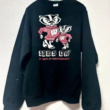 US 구제 의류 블랙 맨투맨 위스콘신 버키