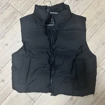 ZARA 블랙 다운 베스트 M 사이즈