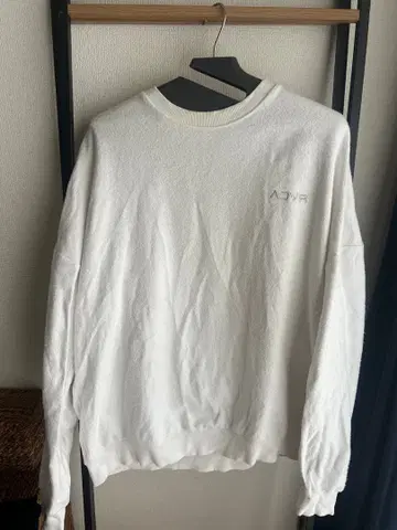 RVCA 크루넥 맨투맨 화이트