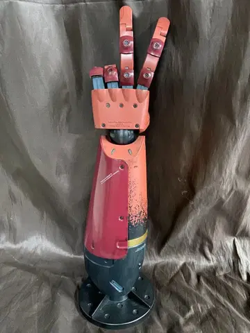 메탈기어 솔리드 V 팬텀 페인 1/1 바이오닉 암