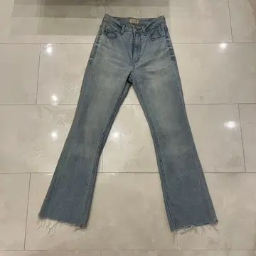 [ 새상품급 ] YANUK 부츠컷 데님 라이트 블루 23