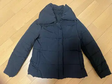 블랙 다운 자켓 프론트 지퍼 포함
