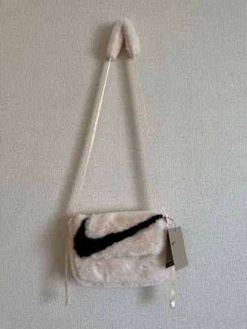 Nike 퍼 숄더백 크림색 ( 연핑크 )