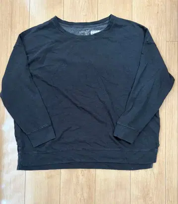 블랙 크루넥 맨투맨