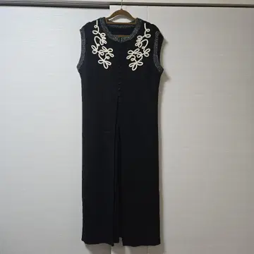 블랙 자수 슬리브리스 롱 원피스