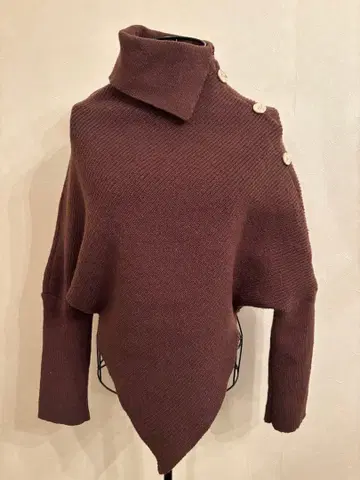 아모와르 카프리스 돌먼 니트 다크 브라운 비대칭