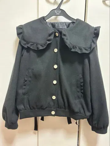 프릴 달린 옷깃의 블랙 자켓 지뢰 지뢰계 아우터