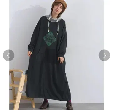 라임 잉크 맨투맨 소재 로고 프린트 하이넥 원피스 흑먹색