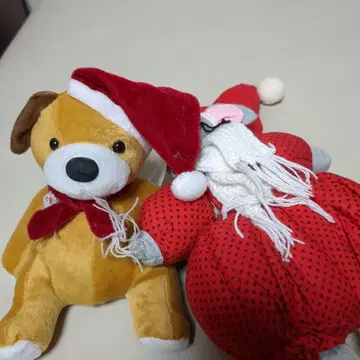산타 모자를 쓴 곰과 쥐 봉제 인형