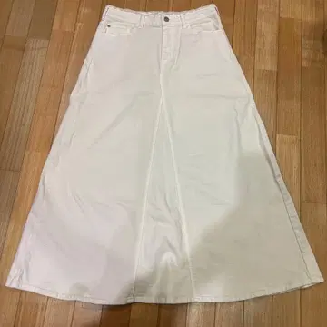 Healthy DENIM 화이트 플레어 스커트