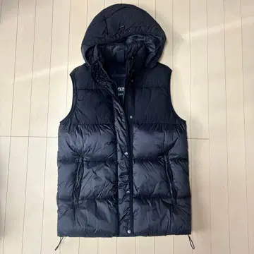 ZARA 블랙 다운 베스트 후드 부착