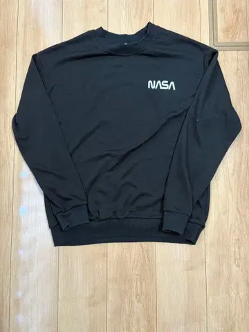 NASA 블랙 맨투맨 트레이닝복