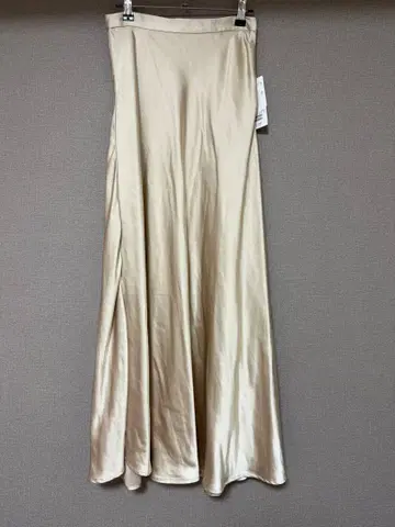 BEAMS B:MING 새틴 스커트