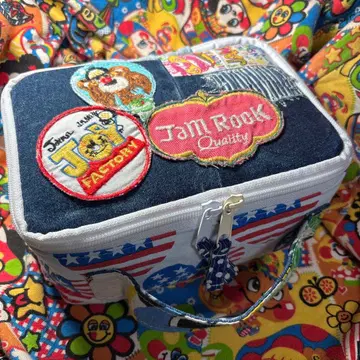 크게 열려 내용물 꺼내기 쉬운 와펜 수납 mini 트렁크