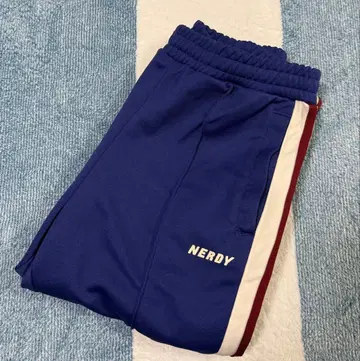 NERDY 저리 아래 S