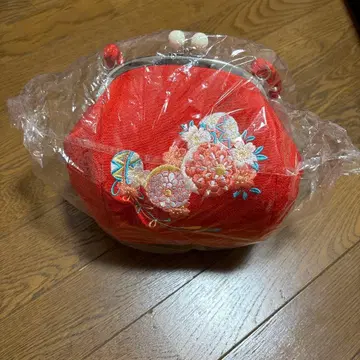 빨간색 자수 원형 핸드백