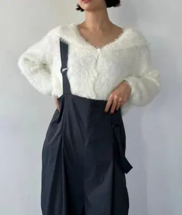 HANNE 샤기 니트 가디건 화이트